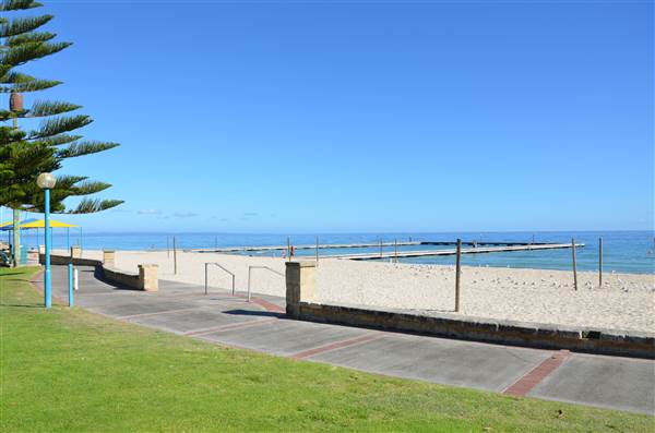 Busselton - Path to Busselton Jetty (19/03/2015)