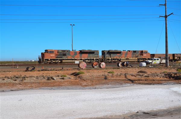 Port Hedland - Road heading south (3/10/2016 - Credits: Chris Veerhuis)