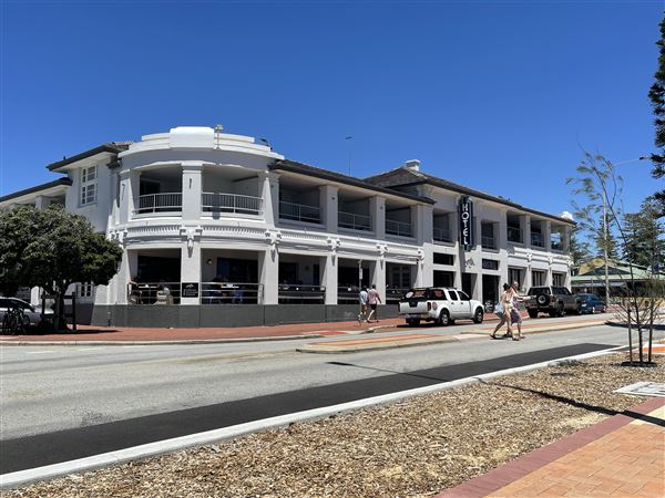 Cottesloe Streets (29/11/2022 - Credits: Crystal Munitich McCallum)