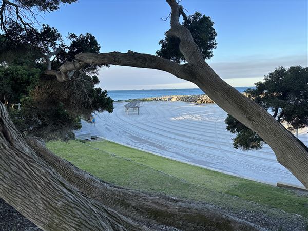 Cottesloe Beach - Cottesloe Beach in the Morning (7/12/2022 - Credits: Crystal Munitich McCallum)