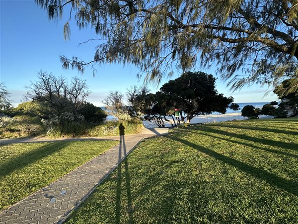 Cottesloe Beach - Footpaths and Sundials (7/12/2022 - Credits: Crystal Munitich McCallum)