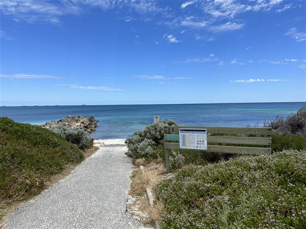 Dutch Inn Beach - Groyne & Footpath (7/12/2022 - Credits: Crystal Munitich McCallum)