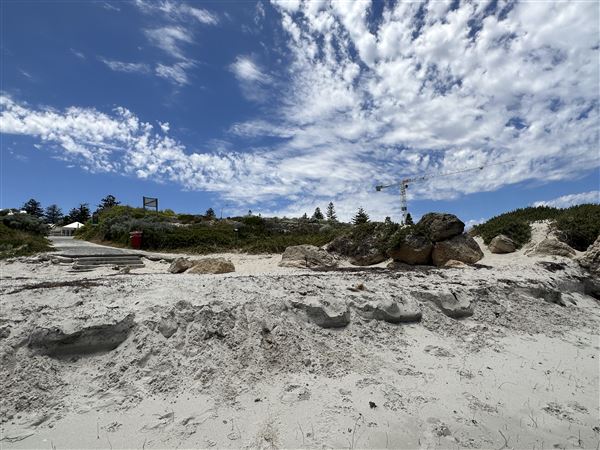 Dutch Inn Beach - Groyne & Footpath (7/12/2022 - Credits: Crystal Munitich McCallum)