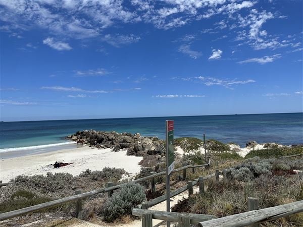 Dutch Inn Beach - Groyne & Footpath (7/12/2022 - Credits: Crystal Munitich McCallum)