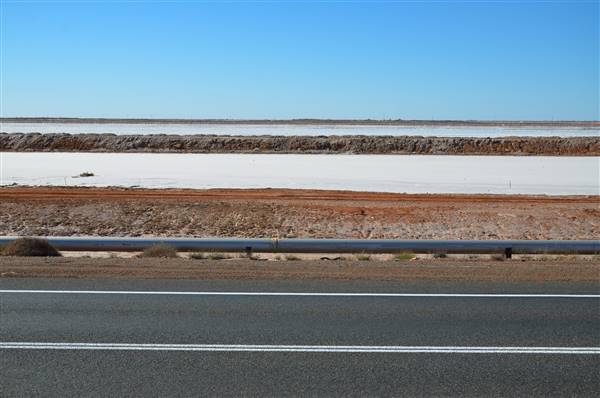 Port Hedland - Road heading south (3/10/2016 - Credits: Chris Veerhuis)