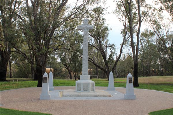 Pinjarra - Pinjarra War Memorial (17/04/2020)
