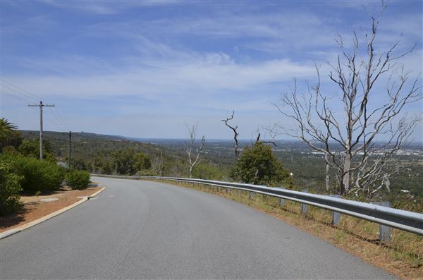 Zig Zag Scenic Drive - An iconic destination for both local community members and tourist alike located in the Gooseberry Hill National Park. Scenic and panoramic views of sunset, Perth City, Perth Airport (22/08/2022 - Credits: City of Kalamunda)