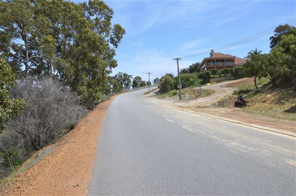 Zig Zag Scenic Drive - An iconic destination for both local community members and tourist alike located in the Gooseberry Hill National Park. Scenic and panoramic views of sunset, Perth City, Perth Airport (22/08/2022 - Credits: City of Kalamunda)