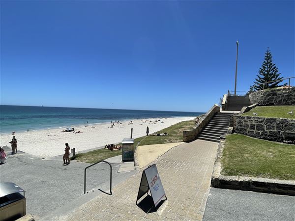 Cottesloe Beach (29/11/2022 - Credits: Crystal Munitich McCallum)