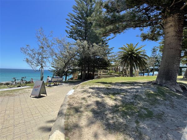 Cottesloe Streets (29/11/2022 - Credits: Crystal Munitich McCallum)