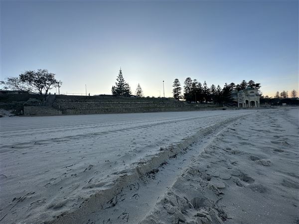 Cottesloe Beach - Cottesloe Beach in the Morning (7/12/2022 - Credits: Crystal Munitich McCallum)