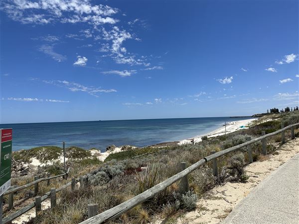 Dutch Inn Beach - Groyne & Footpath (7/12/2022 - Credits: Crystal Munitich McCallum)