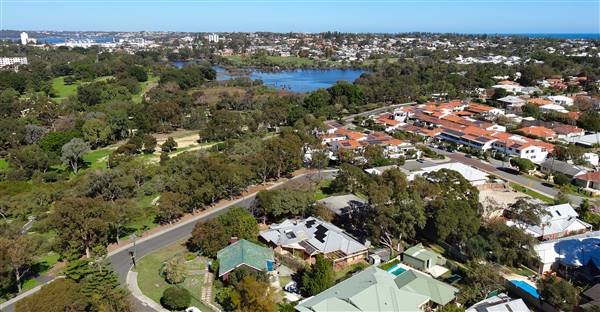 Mount Claremont (1/10/2015 - Credits: Helicam Aerial Imaging)