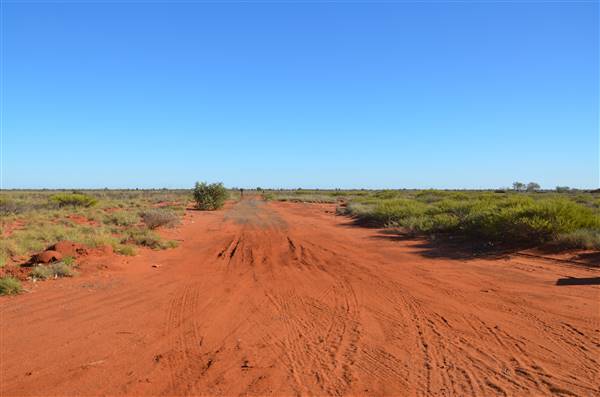 Port Hedland - Road heading south (3/10/2016 - Credits: Chris Veerhuis)