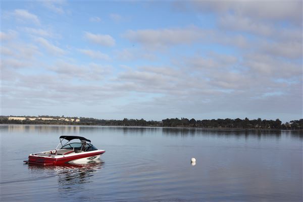 Lake Towerrinning - Summer skiing on Lake Towerrinning with brown paddocks in background (2/03/2019 - Credits: Astrid Volzke)