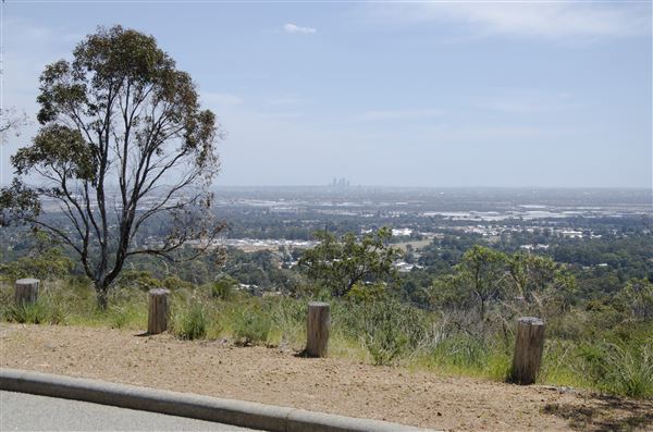Zig Zag Scenic Drive - An iconic destination for both local community members and tourist alike located in the Gooseberry Hill National Park. Scenic and panoramic views of sunset, Perth City, Perth Airport (22/08/2022 - Credits: City of Kalamunda)