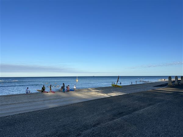 Cottesloe Beach - Cottesloe Beach in the Morning (7/12/2022 - Credits: Crystal Munitich McCallum)