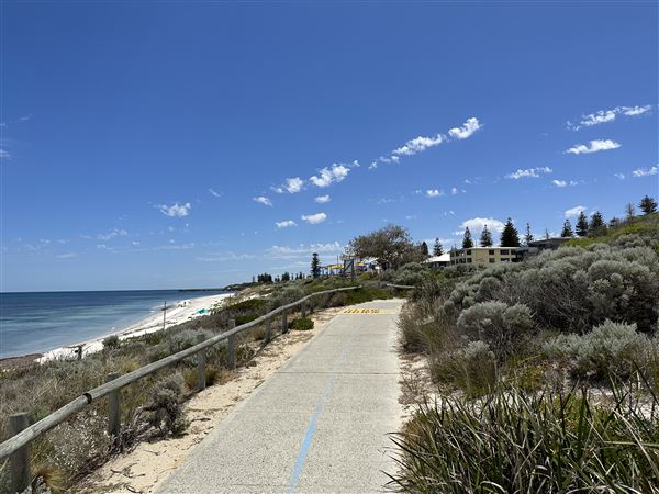 Dutch Inn Beach - Groyne & Footpath (7/12/2022 - Credits: Crystal Munitich McCallum)