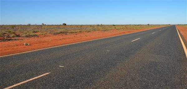Port Hedland - Road heading south (3/10/2016 - Credits: Chris Veerhuis)