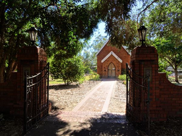 St Johns Church, Pinjarra - St Johns entrance gates (8/01/2018)
