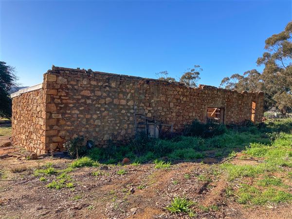 Tachbrook Outbuildings - stone stable, old fibro house - Photos of stone stables and fibro abandoned house (18/07/2022 - Credits: Russell Prowse)