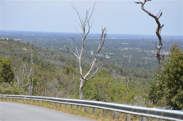Zig Zag Scenic Drive - An iconic destination for both local community members and tourist alike located in the Gooseberry Hill National Park. Scenic and panoramic views of sunset, Perth City, Perth Airport (22/08/2022 - Credits: City of Kalamunda)