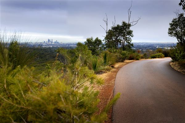 Zig Zag Scenic Drive - An iconic destination for both local community members and tourist alike located in the Gooseberry Hill National Park. Scenic and panoramic views of sunset, Perth City, Perth Airport (22/08/2022 - Credits: City of Kalamunda)