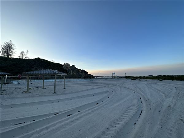 Cottesloe Beach - Cottesloe Beach in the Morning (7/12/2022 - Credits: Crystal Munitich McCallum)