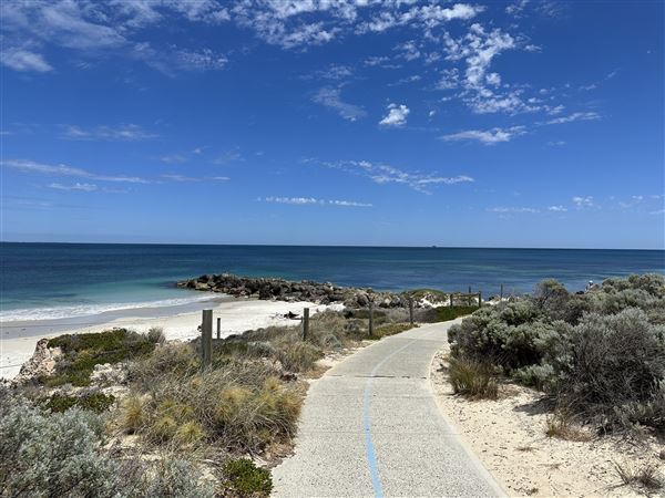 Dutch Inn Beach - Groyne & Footpath (7/12/2022 - Credits: Crystal Munitich McCallum)