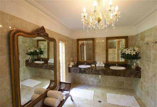 Margaret River - La Forêt Enchantée - la Cabine marble bathroom (23/08/2017 - Credits: (Frances Andrijich))
