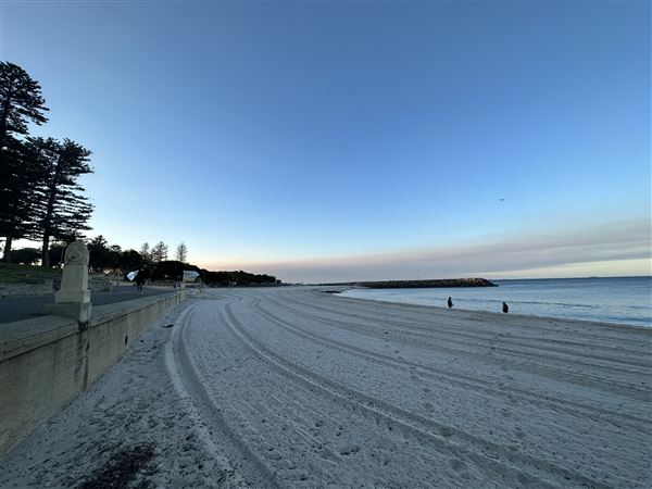 Cottesloe Beach - Cottesloe Beach in the Morning (7/12/2022 - Credits: Crystal Munitich McCallum)