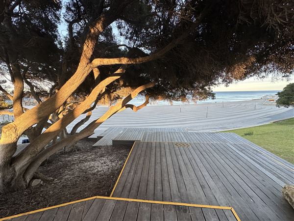 Cottesloe Beach - Cottesloe Beach in the Morning (7/12/2022 - Credits: Crystal Munitich McCallum)