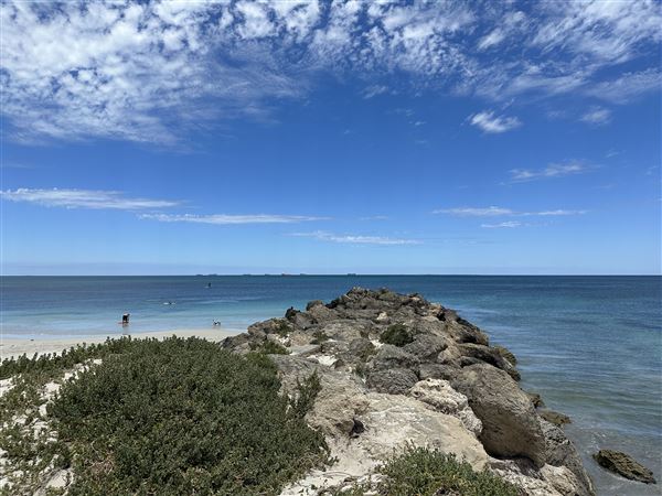 Dutch Inn Beach - Groyne & Footpath (7/12/2022 - Credits: Crystal Munitich McCallum)