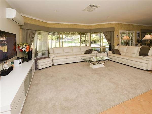 Bullsbrook - Second lounge (23/08/2017)