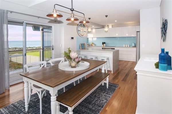 Busselton Beach House (12/04/2018 - Credits: Peter Hughes Photography - Busselton WA)
