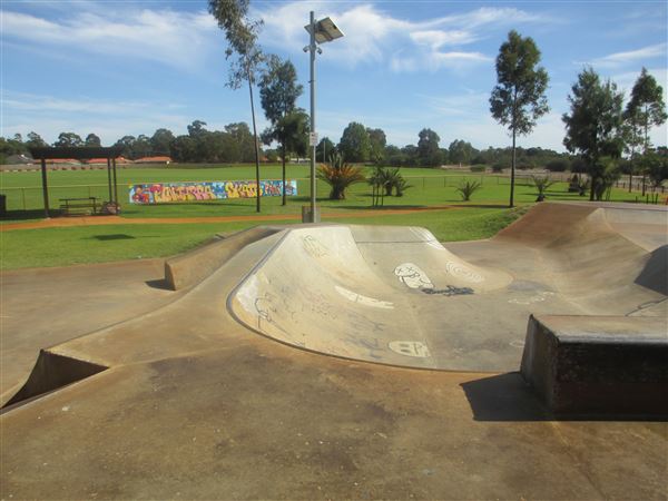 Pinjarra - Pinjarra Skate Park (7/04/2016)