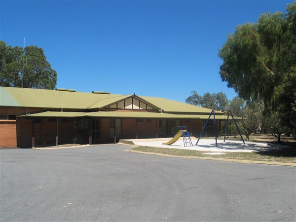Barragup, Furnissdale and North Yunderup - West Murray Hall and playground (15/09/2016)