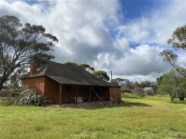 Arthur River - Historical Buildings - The Arthur historical buildings - old Mt Pleasant Inn Kitchen, and stables (16/09/2020 - Credits: Kerryn Chia)