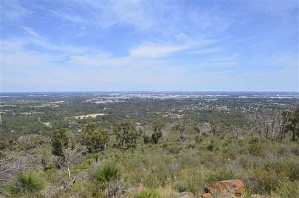 Zig Zag Scenic Drive - An iconic destination for both local community members and tourist alike located in the Gooseberry Hill National Park. Scenic and panoramic views of sunset, Perth City, Perth Airport (22/08/2022 - Credits: City of Kalamunda)