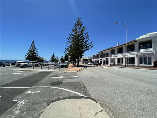 Cottesloe Streets (29/11/2022 - Credits: Crystal Munitich McCallum)