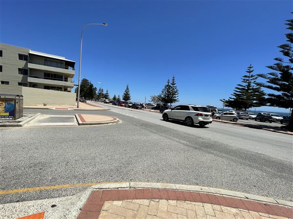 Cottesloe Streets (29/11/2022 - Credits: Crystal Munitich McCallum)