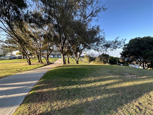 Cottesloe Beach - Footpaths and Sundials (7/12/2022 - Credits: Crystal Munitich McCallum)