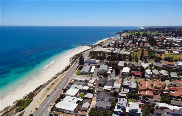 Cottesloe Beach (30/09/2015 - Credits: Helicam Aerial Imaging)
