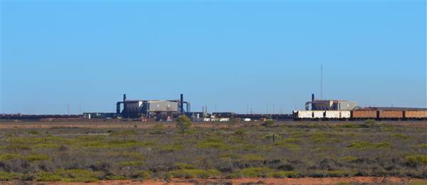Port Hedland - Road heading south (3/10/2016 - Credits: Chris Veerhuis)