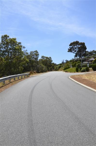 Zig Zag Scenic Drive - An iconic destination for both local community members and tourist alike located in the Gooseberry Hill National Park. Scenic and panoramic views of sunset, Perth City, Perth Airport (22/08/2022 - Credits: City of Kalamunda)
