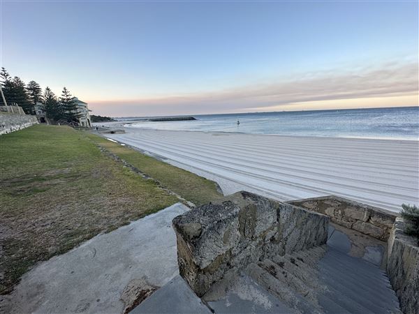 Cottesloe Beach - Cottesloe Beach in the Morning (7/12/2022 - Credits: Crystal Munitich McCallum)
