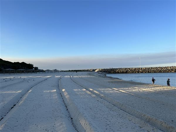 Cottesloe Beach - Cottesloe Beach in the Morning (7/12/2022 - Credits: Crystal Munitich McCallum)