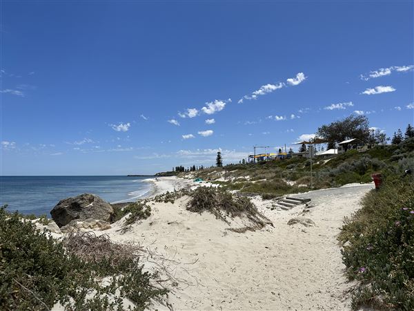 Dutch Inn Beach - Groyne & Footpath (7/12/2022 - Credits: Crystal Munitich McCallum)