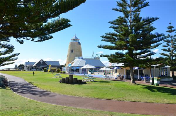 Busselton - path to Busselton Jetty (19/03/2015)