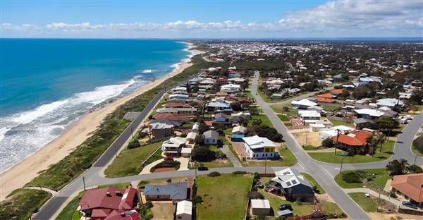 Mandurah - Falcon (30/09/2015 - Credits: Helicam Aerial Imaging)